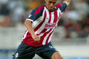 The Former Chivas de Guadalajara midfielder, Patricio Araujo, fought with the participant Keno Martell