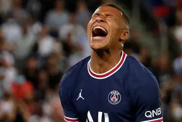 The french squad is being defeated by a humble and hard working Denmark and will lose their category