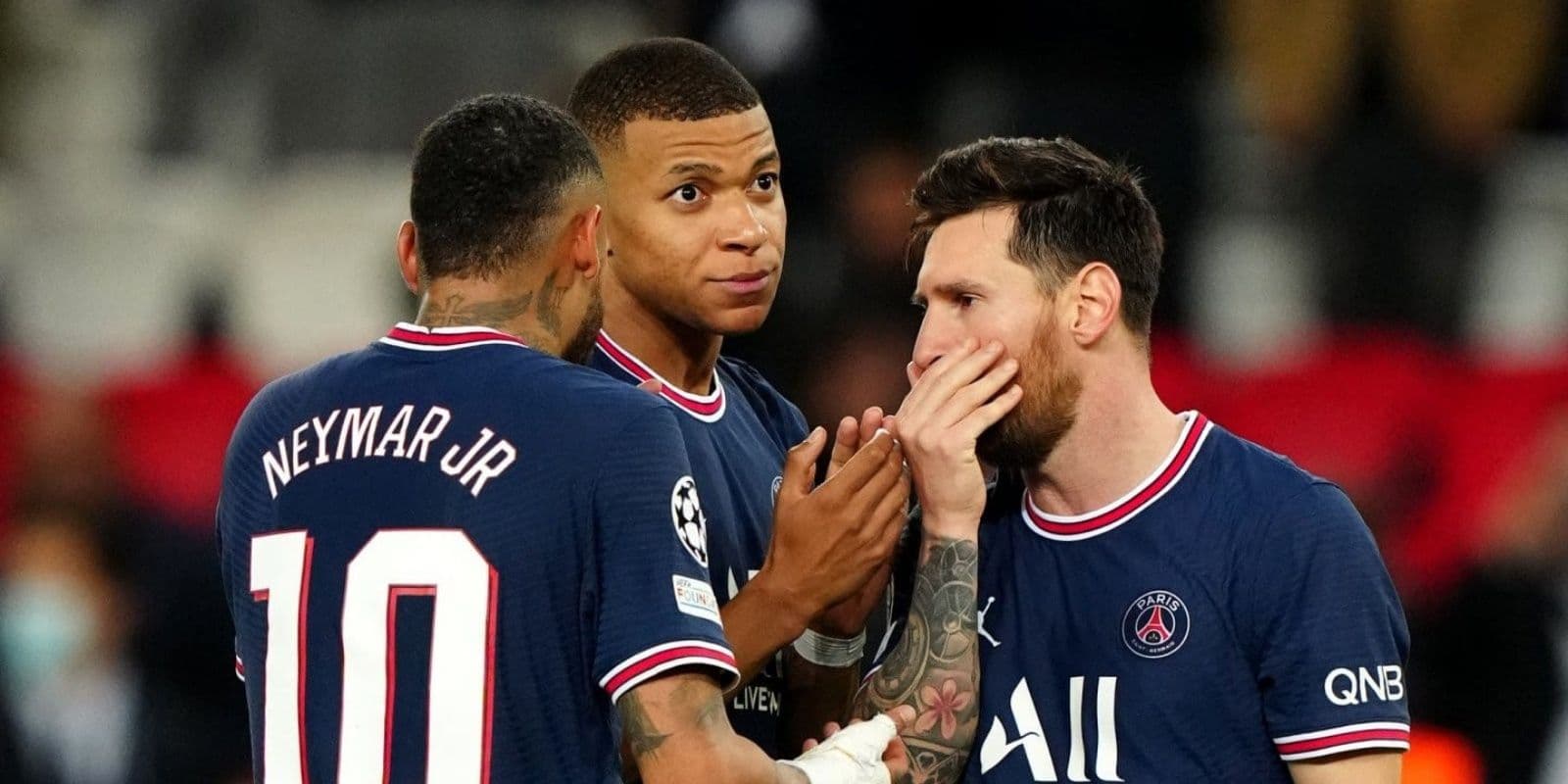The French striker would have admitted that he was wrong to renew his contract and continue with Leo at PSG.