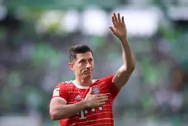 The German giants would scramble to find a top replacement for the Polish striker.