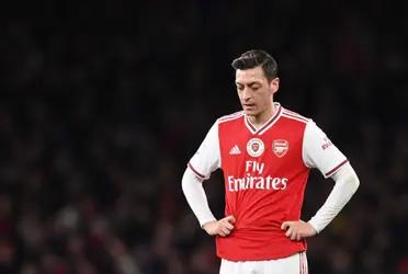 The German star has almost never play this season and the coach is pushing him away by the team.