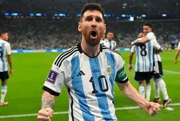 The goalkeeper is focused on the duel of the round of 16 against Australia