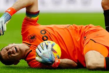 The goalkeeper returned to the Aston Villa goal this Wednesday in great shape, but from another place they sent him a surprising novelty.