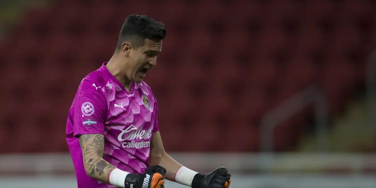 The goalkeeper was very near to be axed by the head coach and had this impressive reaction.