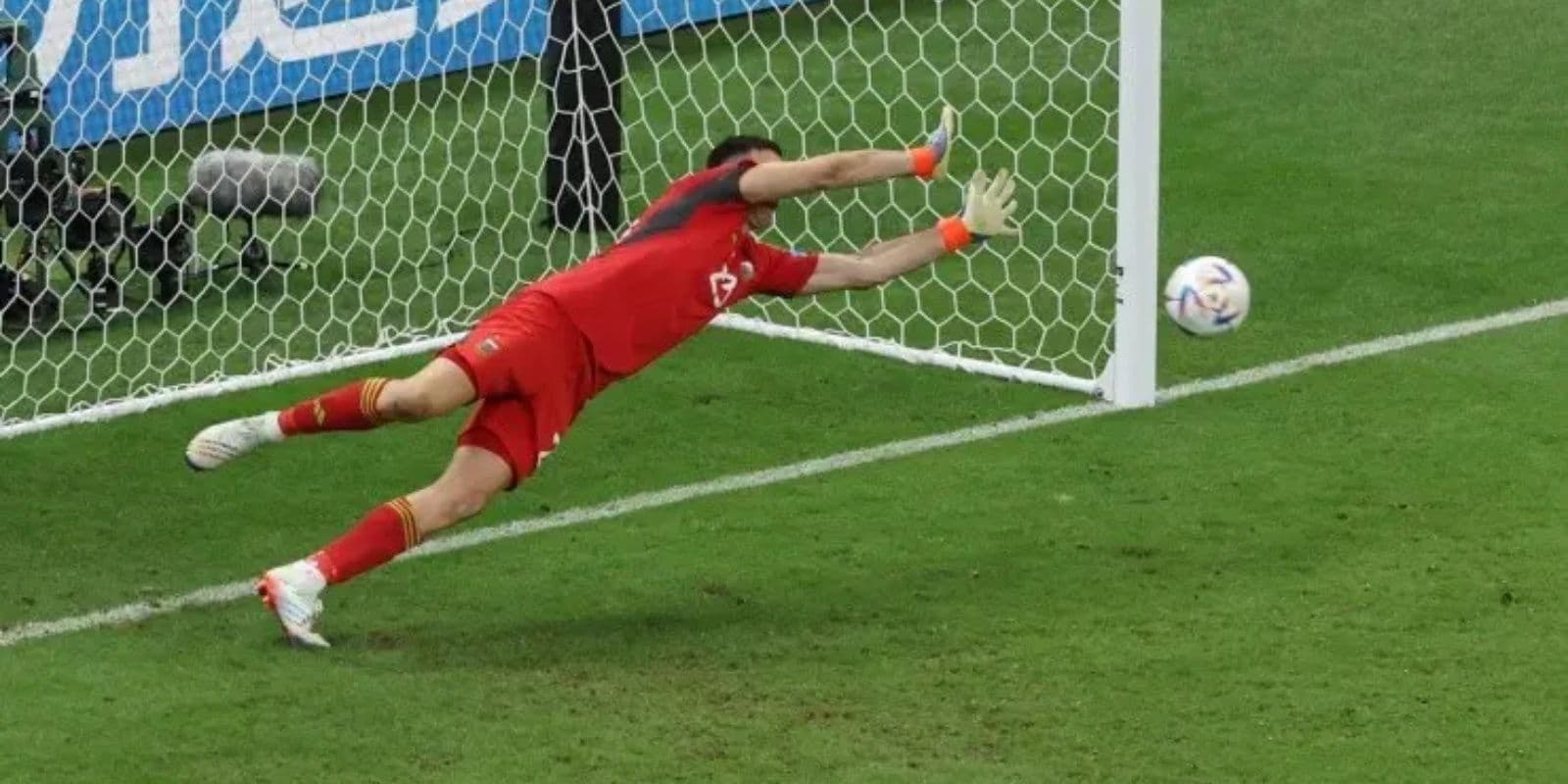 The goalkeeper, who was the figurehead in the penalty shootout, revealed what he did to silence the Dutch