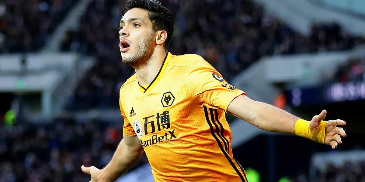 The incredible situation occurred to a Brazilian striker who was set to replace the Mexican at the Wolves after his skull injury.