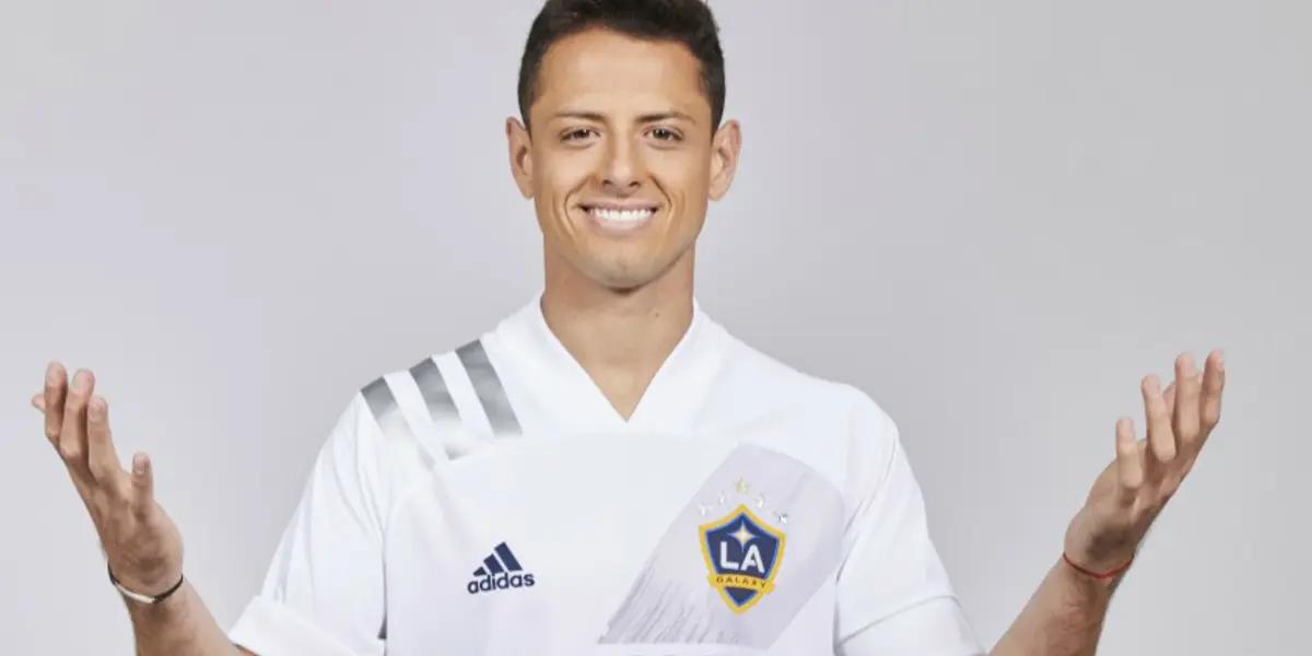 The LA Galaxy club officials, decided to put up for auction a shirt signed by the Mexican striker Javier Chicharito Hernandez