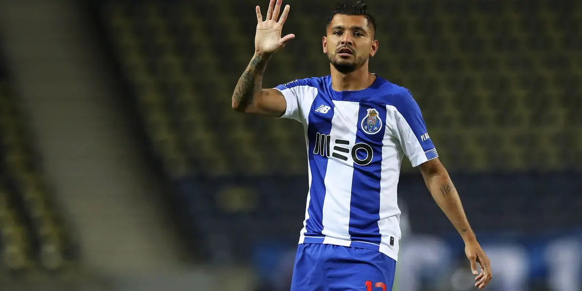 The latest information declares that the Mexican has no intention of renewing with Porto, which would force them to negotiate his transfer this summer.