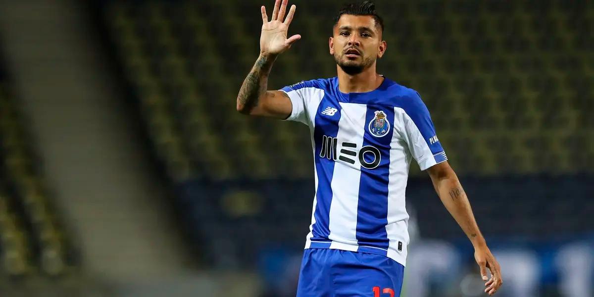 The latest information declares that the Mexican has no intention of renewing with Porto, which would force them to negotiate his transfer this summer.
