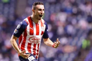 The left-back arrives as La Maquina's third reinforcement after Uriel Antuna and Christian Tabó.