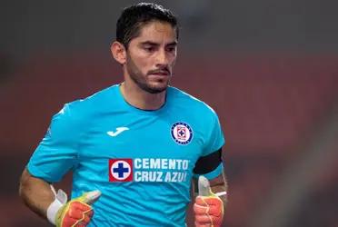 The legendary goalkeeper was on the bench for Cruz Azul's match against Tigres.