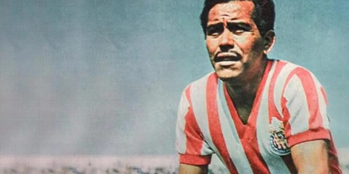 The legendary "Jamaicon" was part of Chivas' 'Campeonísmo' and won eight titles with the club in the 60s and 70s.