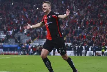 The lethal Atlas striker says that playing for El Tri would be the finishing touch to his career.