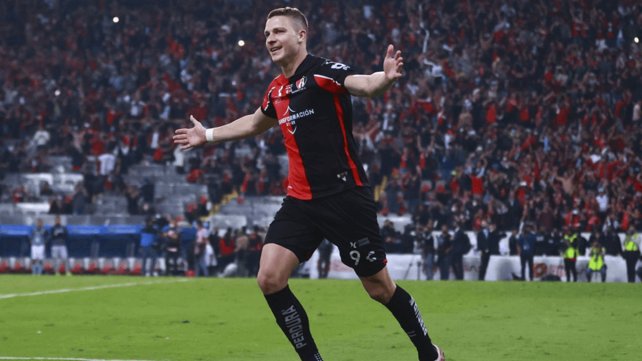 The lethal Atlas striker says that playing for El Tri would be the finishing touch to his career.
