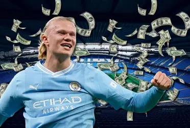 The Manchester City striker thrilled the world with his charitable gesture towards the fans of his former club.
