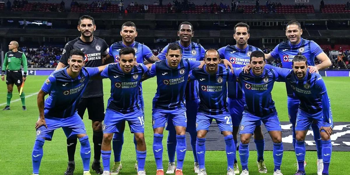 The match is in full swing, but the Cementeros are wondering if they made the best decision regarding a player.