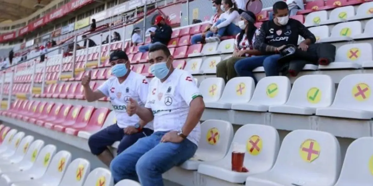The Mazatlan's fans were filmed celebrating the victory 3-2 against Juarez without social distancing. Also, inside the stadium they did not use their chinstraps properly.