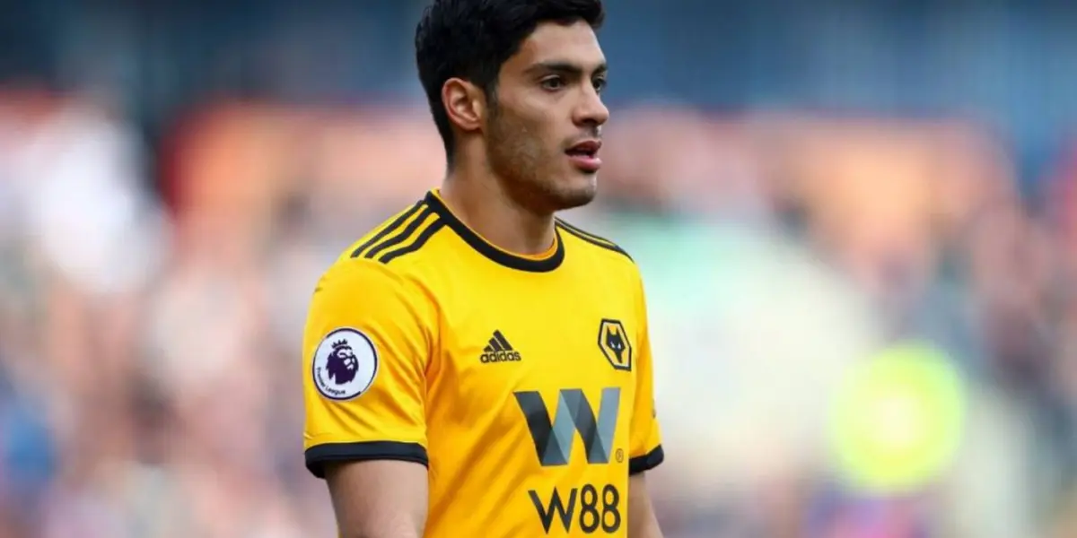 The Mexican attacker could be leaving Wolverhampton earlier than expected due to his companions.