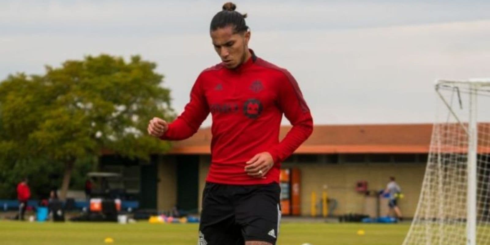 The Mexican defender has offers from Liga MX