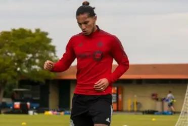 The Mexican defender has published mysterious messages