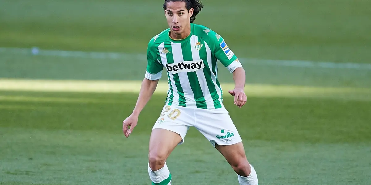 The Mexican has not been fielded a lot this season, and Real Betis fans and even his coach talked about what is coming for him.
 