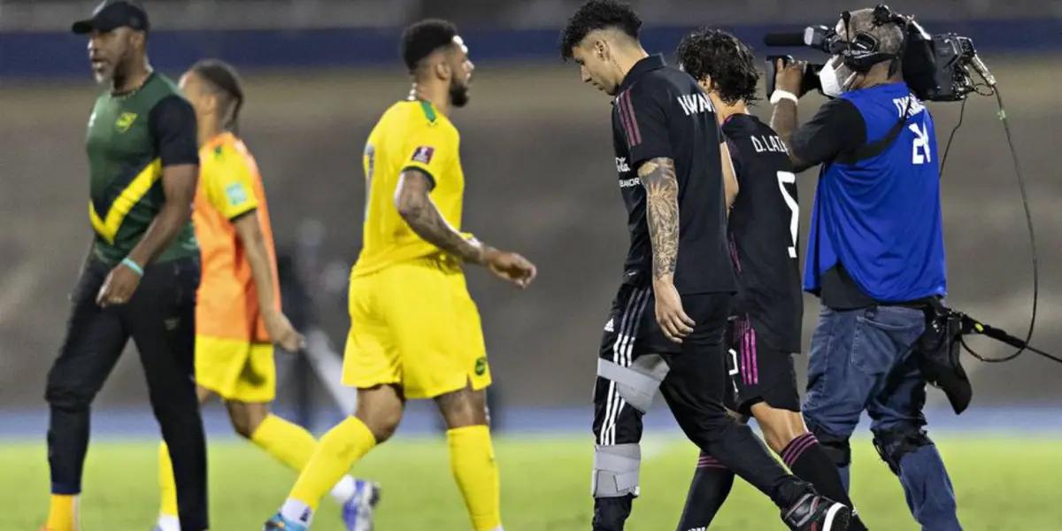 The Mexican right-back will miss the following matches of El Tri and several more with the Aguilas.