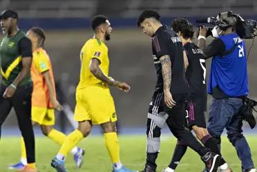 The Mexican right-back will miss the following matches of El Tri and several more with the Aguilas.