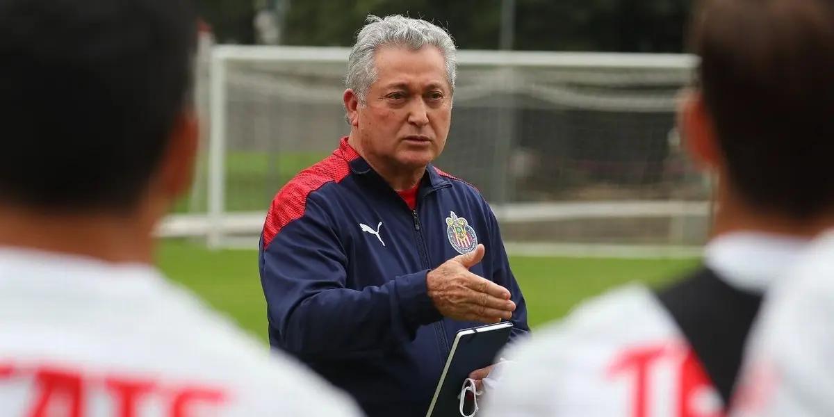 The Mexican side experienced several discipline problems and the head coach is pointed out.