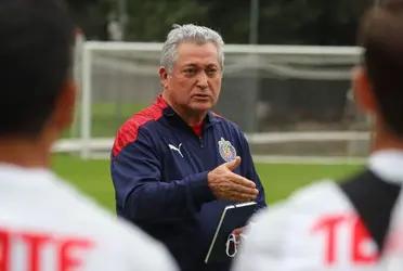 The Mexican side experienced several discipline problems and the head coach is pointed out.