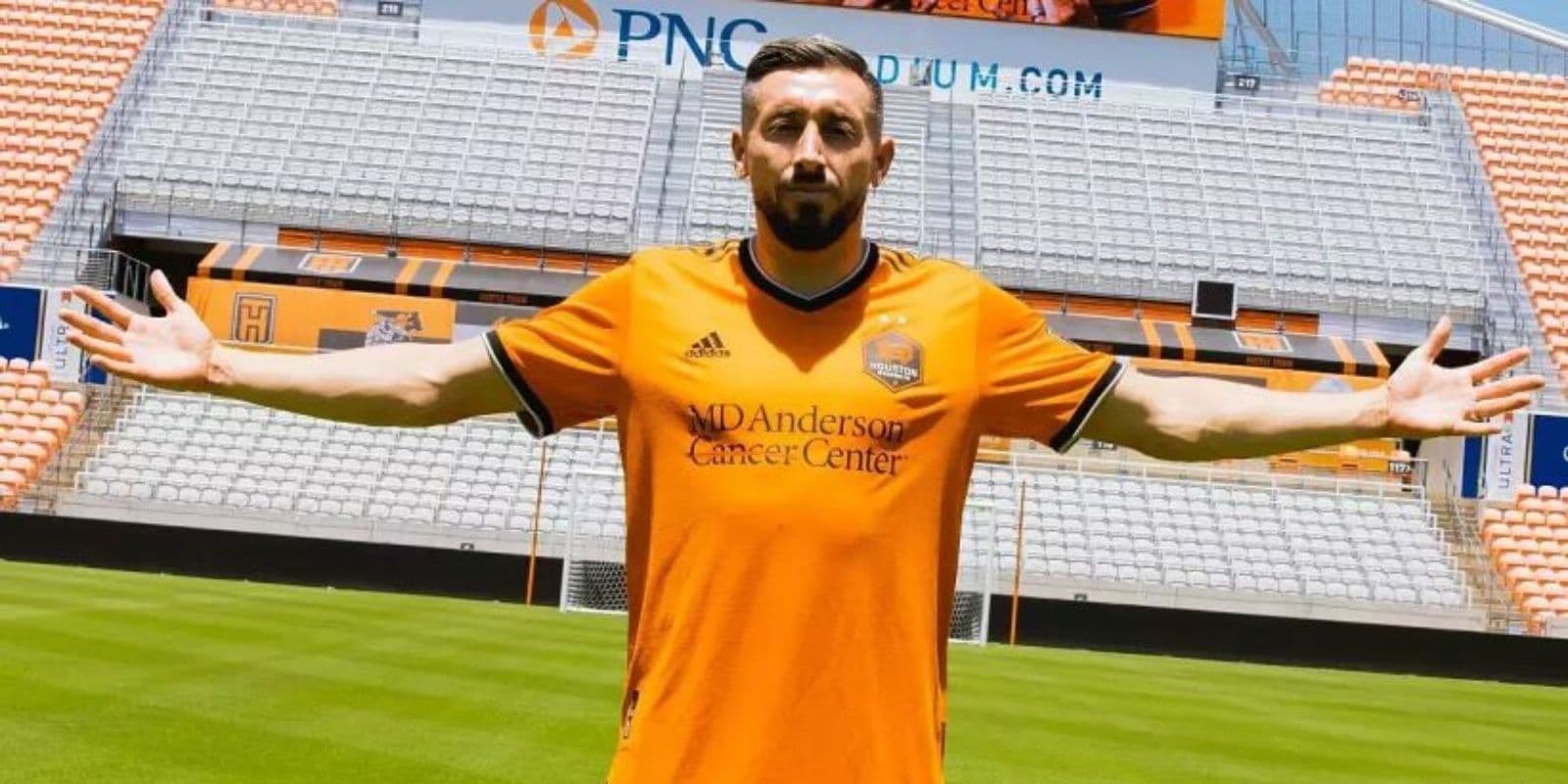 The Mexican star trains to the maximum with his club Houston Dynamo