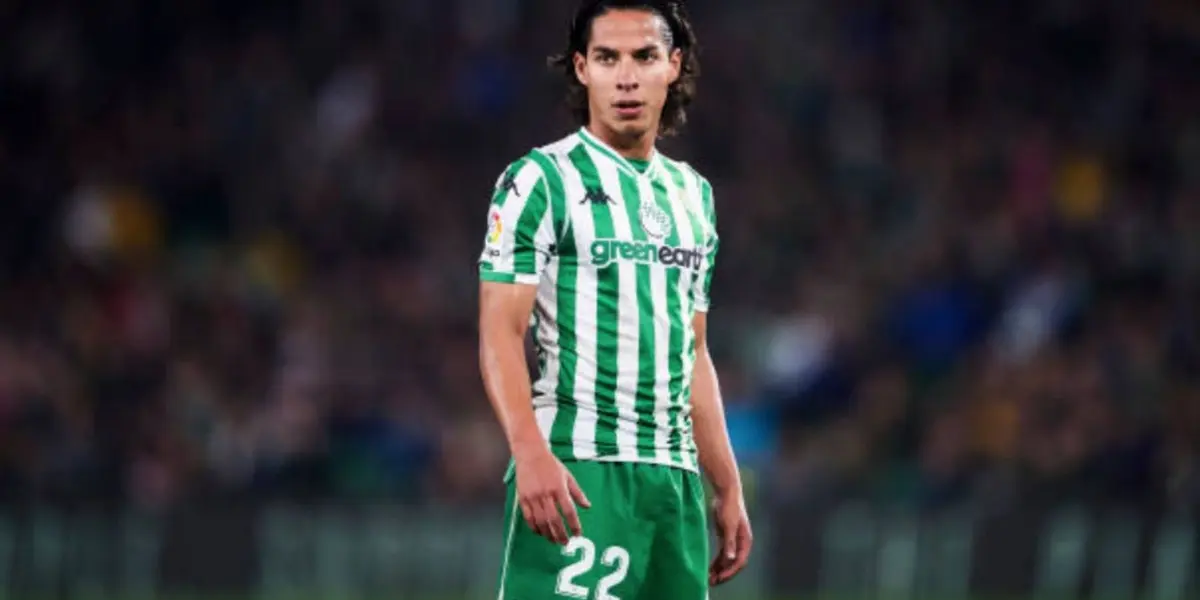 The Mexican star will have to take a decision if it is up to him. But still, this could create him a big problem with his club, Betis.