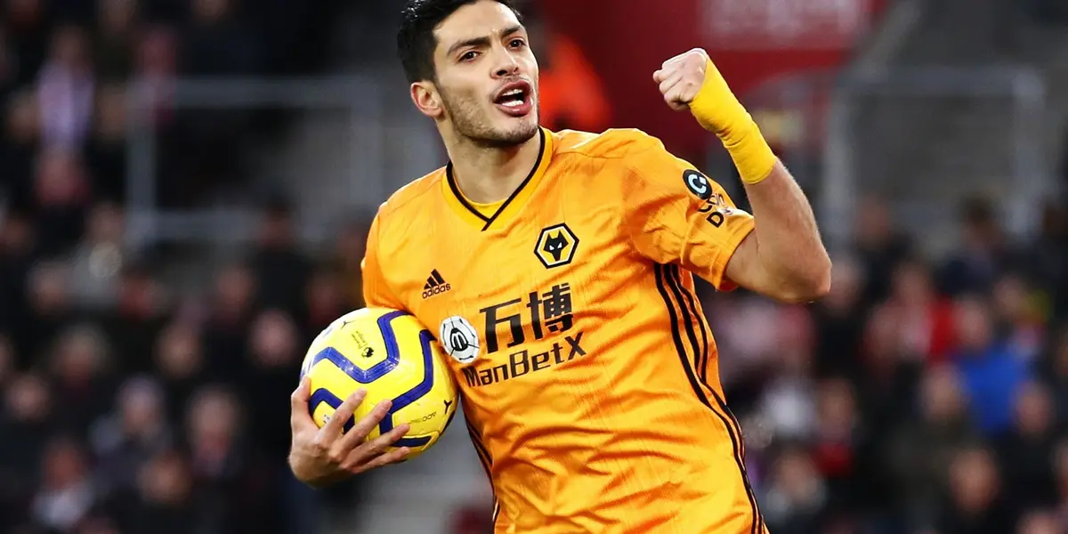 The Mexican striker is having a wonderful season in the Premier League and now is about to overcome Carlos Vela