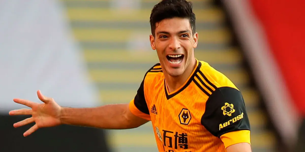The Mexican striker renewed his contract with Wolverhampton Wanderers F. C. until 2024.