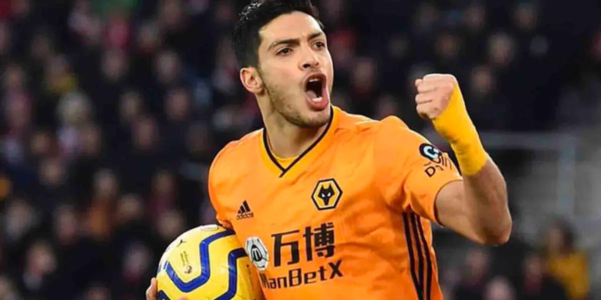 The Mexican wolf will have to play with a helmet similar to goalkeeper Peter Cech's for the next 4 to 6 months.