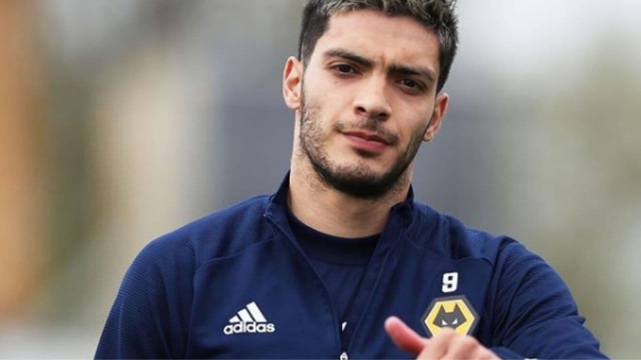 The Mexican would have his hours numbered at Wolves.