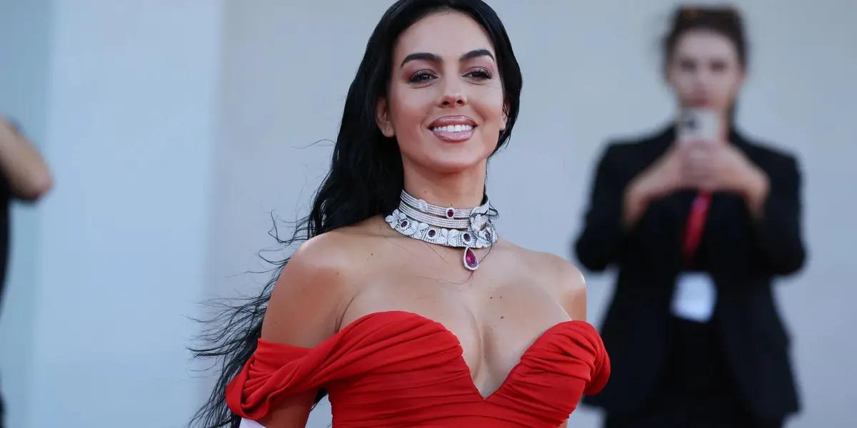 The model bought a ticket that was a winner: How much did she take?