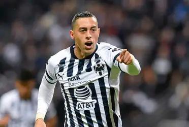 The Monterrey striker has already been nationalized and will play the Gold Cup. The reasons why Chicharito is still out