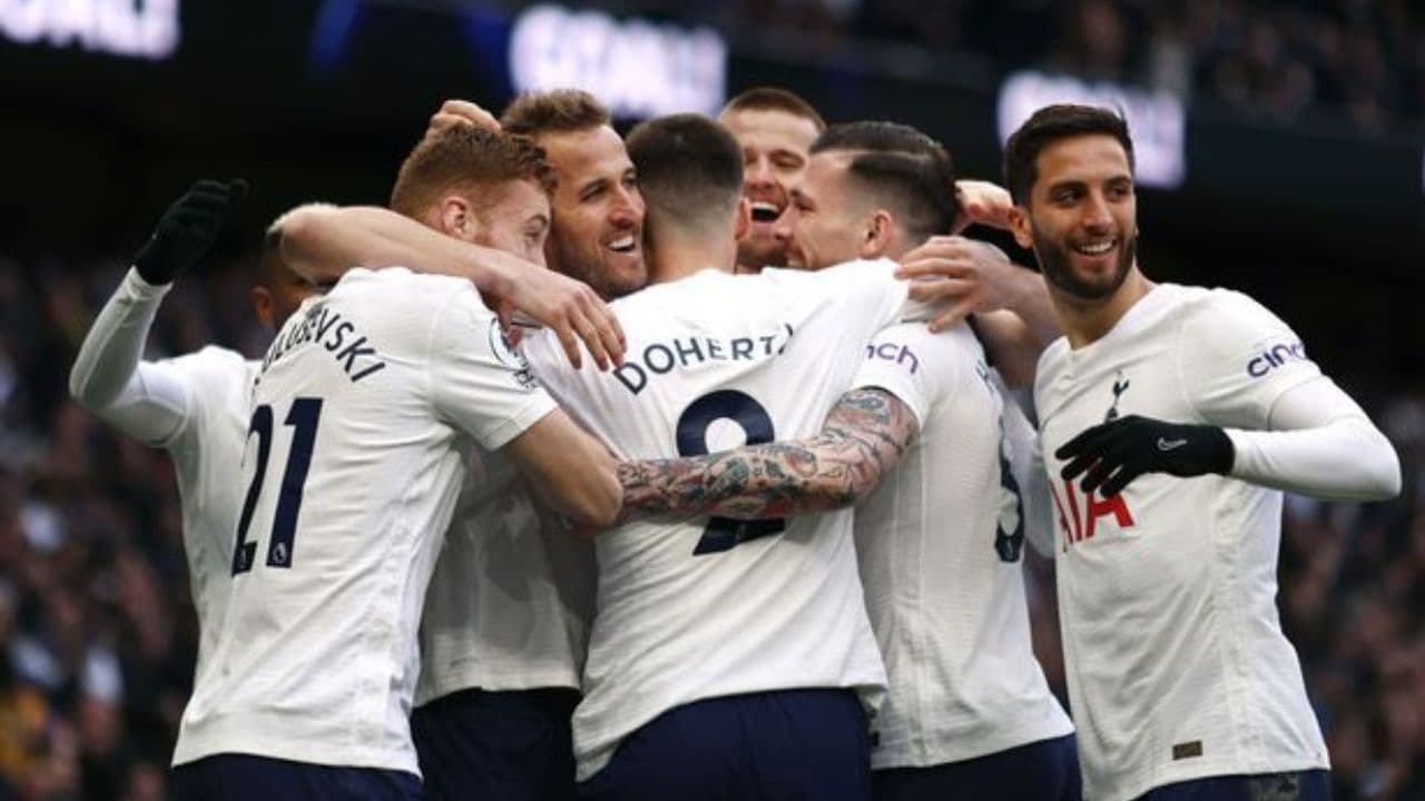 The Old Trafford side are hoping to persuade Spurs to stump up 25 million pounds for the highly-rated 24-year-old Dutchman.