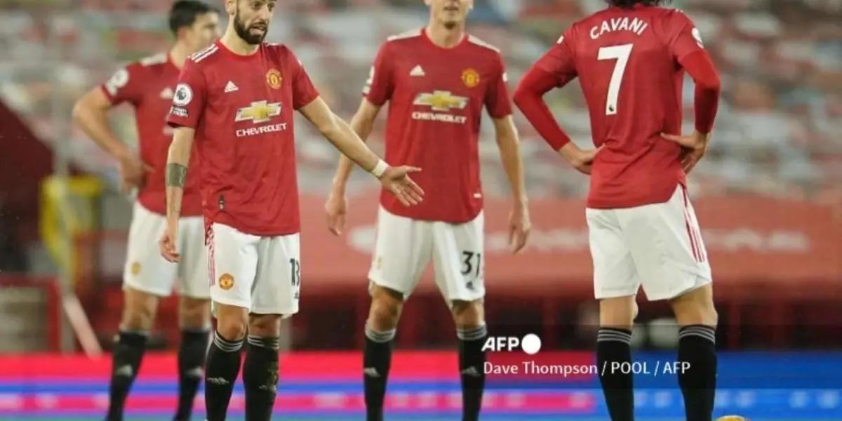 The Old Trafford team is currently completely divided as a large part of the squad no longer trust the coach's plan, and they continue to lose games.