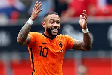 The Parisian club of PSG shows interest in singing the striker and Dutch soccer star Memphis Depay
