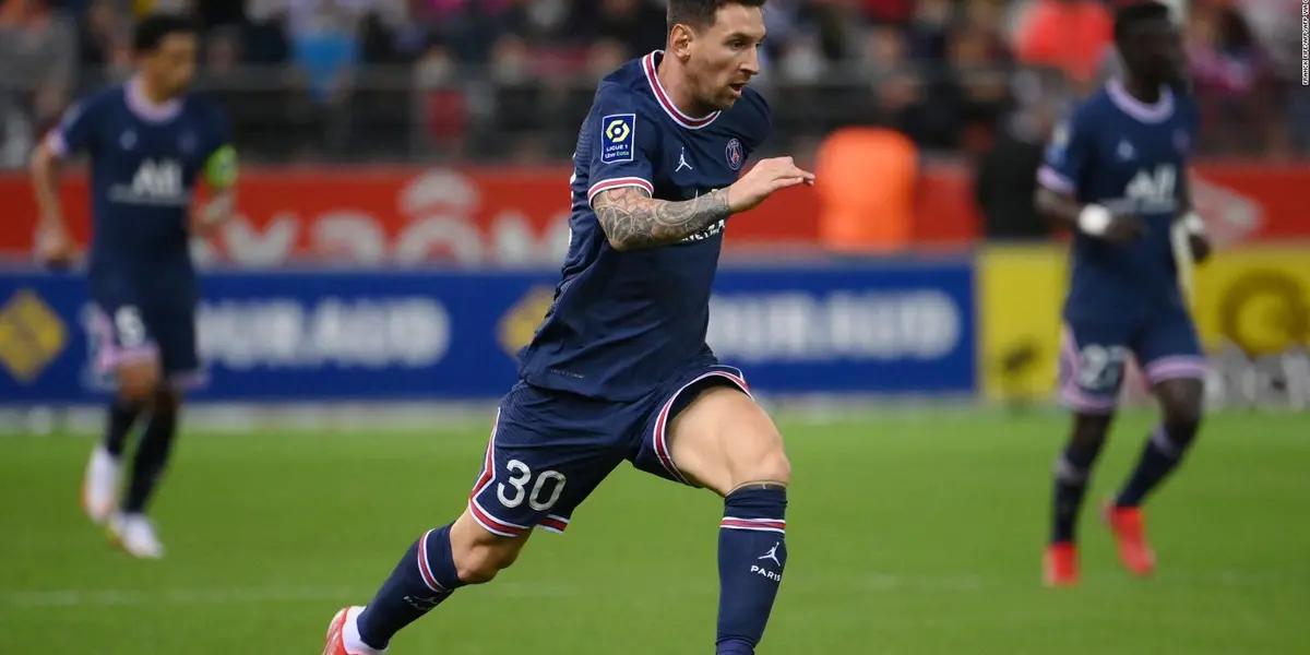 The Parisian outfit put the third jacket on sale for this season and added a new collection. Messi already posed with the brand new clothing.