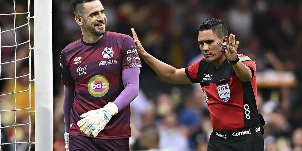 The penalty kick taken by Diego Valdés, which gave him the lead in the match, should not have been retaken, according to this referee with experience in World Cups.