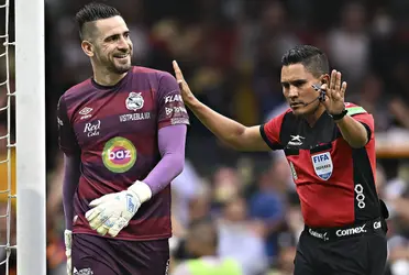 The penalty kick taken by Diego Valdés, which gave him the lead in the match, should not have been retaken, according to this referee with experience in World Cups.