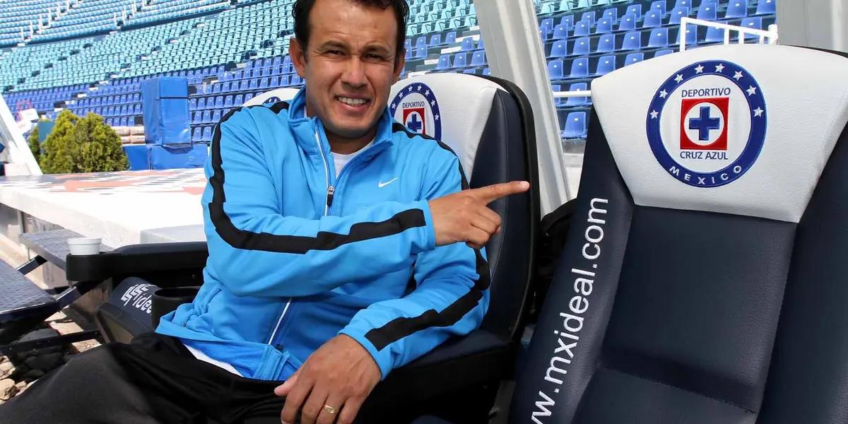 The Peruvian technical director received the highest recognition in the Mexican league, receiving the 2021 Ballon d'Or for being the best coach of the season.