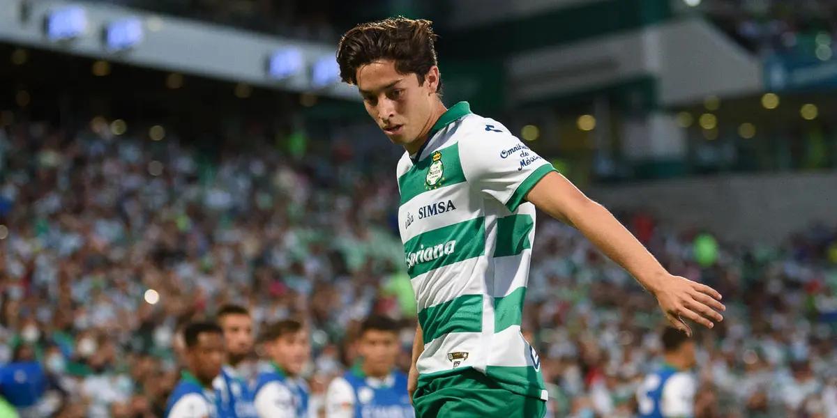 The player was sent off for this foul and left his team a man down, which contributed to Santos Laguna's defeat against Necaxa.