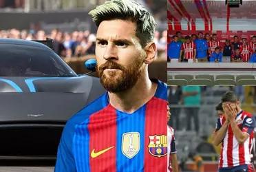 The players came out to say that they are sorry and that they will pay the box office against Monterrey, but one of them is driving around in a car similar to Messi's.