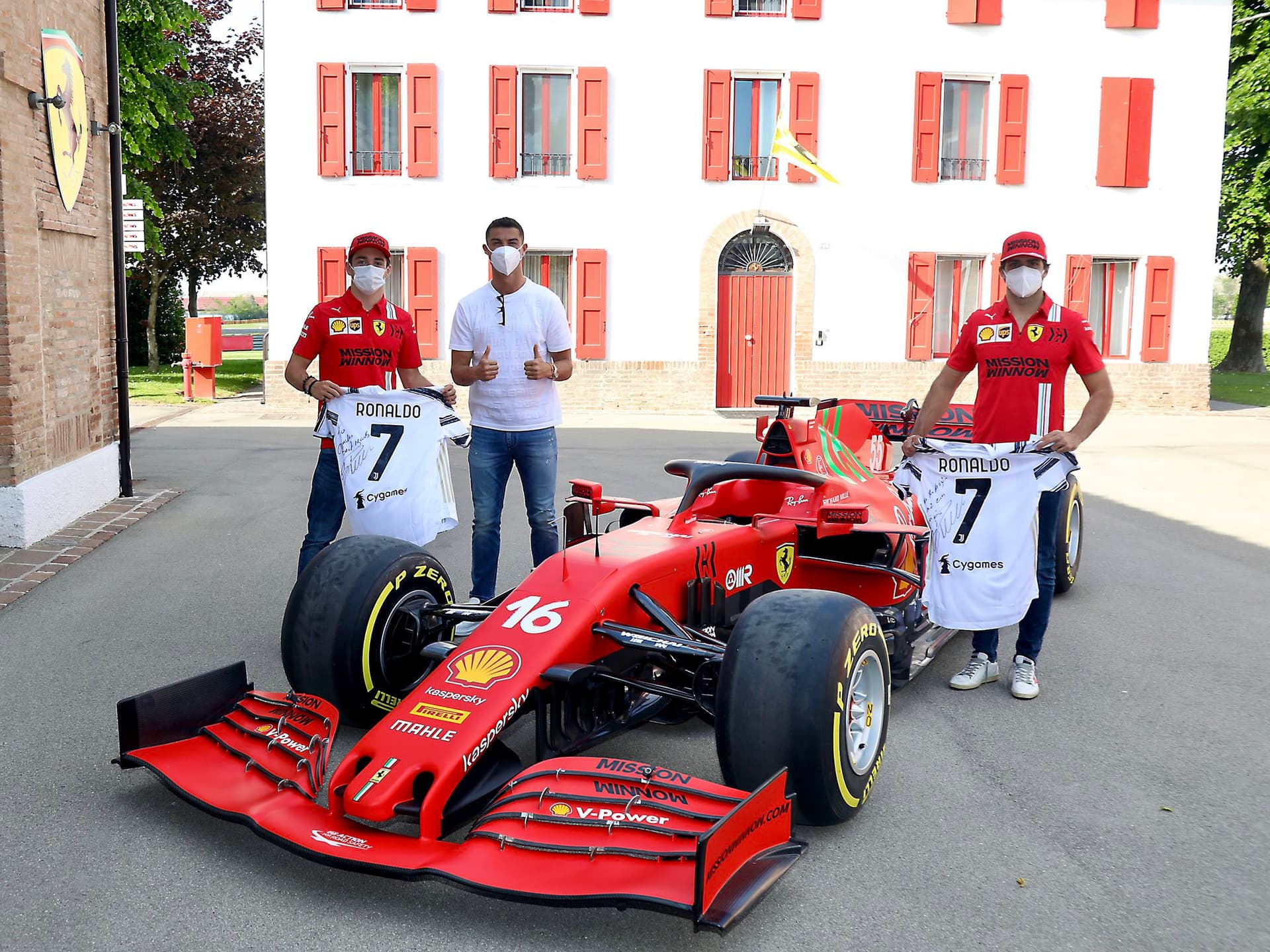 The Portuguese is a fan of the Maranello team