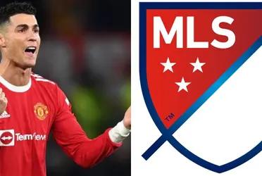 The Portuguese player still does not define his future