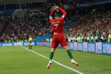 The Portuguese star has delighted us with several colorful celebrations of his goals, but perhaps the most famous is his particular jump, with his arms bent back.
