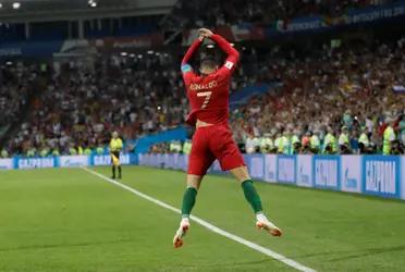The Portuguese star has delighted us with several colorful celebrations of his goals, but perhaps the most famous is his particular jump, with his arms bent back.